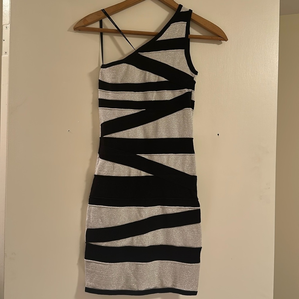 2Be Bebe Blk n Wht bodycon mini sz S